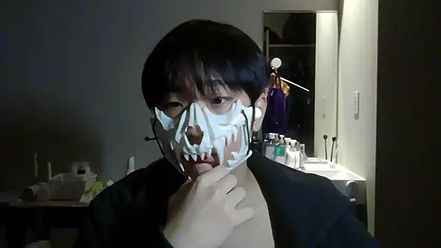 Snapshot of sdamvo2 chatting on 10.31.25 sdamvo2 online show from 10.31.25