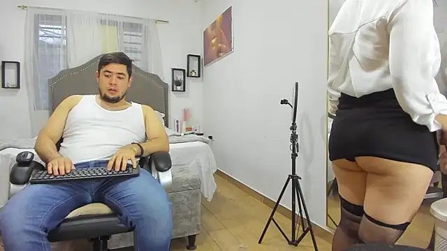 Snapshot of tinaandedward chatting on 03.04.25 tinaandedward online show from 03.04.25