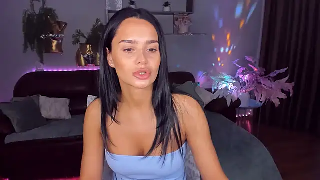 Snapshot of DanaSincere chatting on 04.21.26 DanaSincere online show from 04.21.26