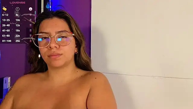 Snapshot of emilyy_cooperr chatting on 06.04.26 emilyy cooperr online show from 06.04.26