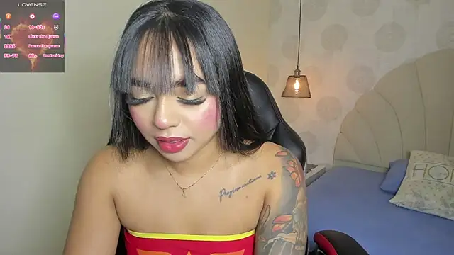 Snapshot of AGATHASMITH5 chatting on 10.17.25 AGATHASMITH5 online show from 10.17.25