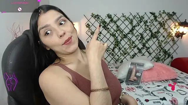 Snapshot of issa__nassar chatting on 09.28.25 issa nassar online show from 09.28.25