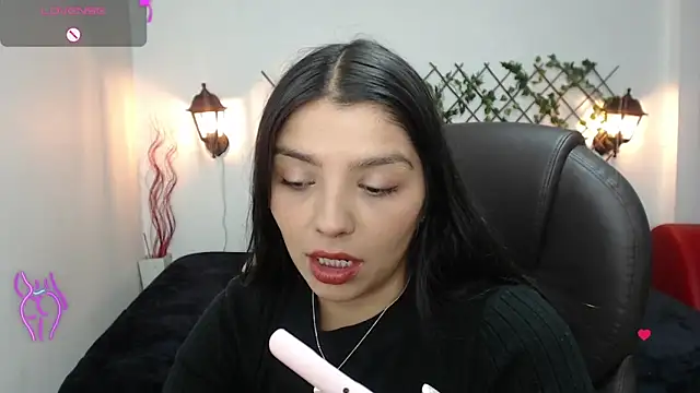 Snapshot of issa__nassar chatting on 10.03.25 issa nassar online show from 10.03.25