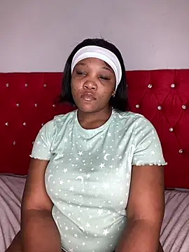 Snapshot of Beyoncex05 chatting on 11.21.25 Beyoncex05 online show from 11.21.25