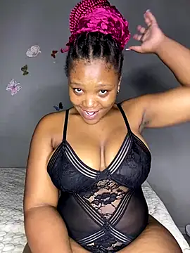 Snapshot of Beyoncex05 chatting on 12.21.25 Beyoncex05 online show from 12.21.25