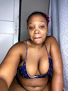 Snapshot of Beyoncex05 chatting on 12.22.25 Beyoncex05 online show from 12.22.25