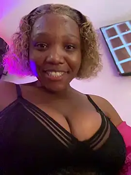 Snapshot of Beyoncex05 chatting on 04.16.26 Beyoncex05 online show from 04.16.26