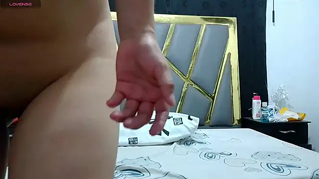 Snapshot of kangomez chatting on 03.21.25 kangomez online show from 03.21.25