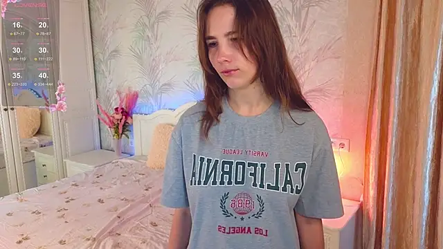 Snapshot of JaneVibes chatting on 10.08.25 JaneVibes online show from 10.08.25