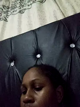 Snapshot of queen_lovely2 chatting on 12.04.25 queen lovely2 online show from 12.04.25