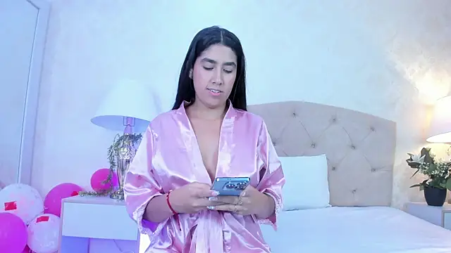 Mia Montess online show from 04.16.26