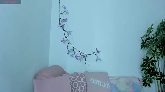 SaskiaGrendel online show from 10.22.25