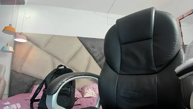 SaskiaGrendel online show from 04.12.26