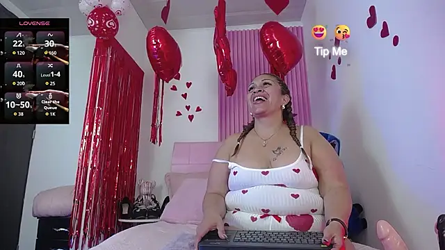 Snapshot of scarlettbooty chatting on 02.11.26 scarlettbooty online show from 02.11.26