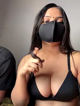 Snapshot of etihotyy chatting on 11.25.25 etihotyy online show from 11.25.25