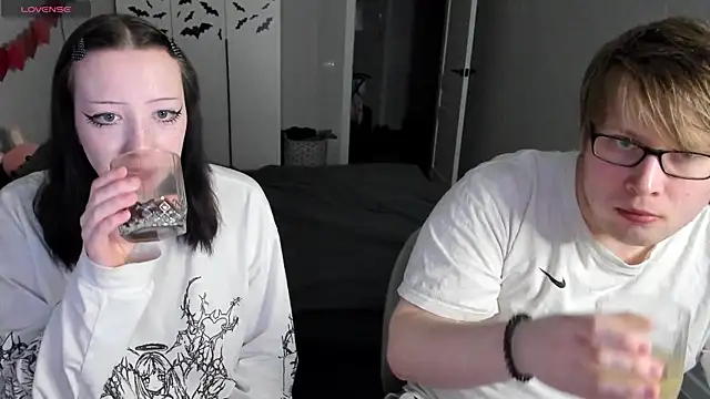 Snapshot of JayMollyy chatting on 04.16.26 JayMollyy online show from 04.16.26