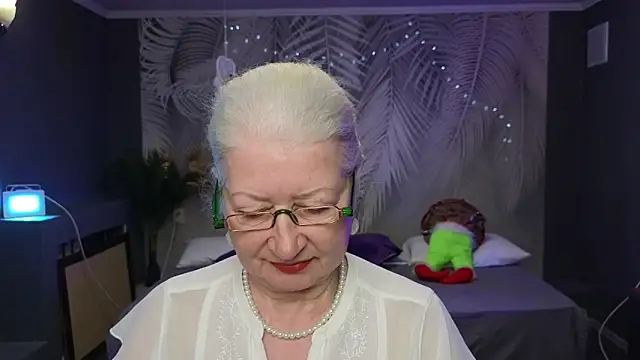 Maya Mayflower online show from 03.08.25