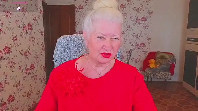 Snapshot of Maya_Mayflower chatting on 06.12.26 Maya Mayflower online show from 06.12.26