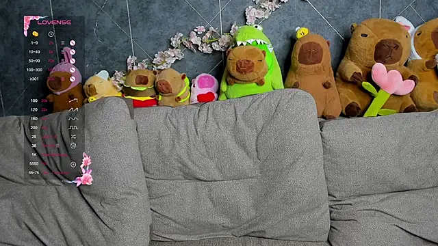 Snapshot of EvaTheHeart chatting on 10.01.25 EvaTheHeart online show from 10.01.25