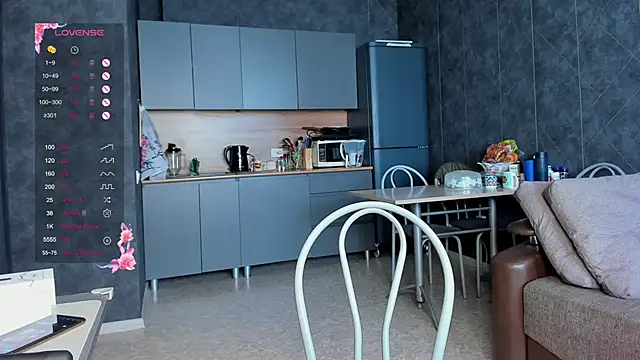 Snapshot of EvaTheHeart chatting on 10.02.25 EvaTheHeart online show from 10.02.25