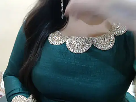 Snapshot of Surjeet_Kaur chatting on 06.17.26 Surjeet Kaur online show from 06.17.26