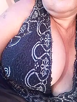 Sandra42 online show from 04.22.26