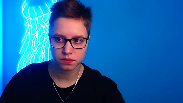 Bella Swannn online show from 03.08.25