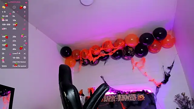 Ayliinn  online show from 10.24.25