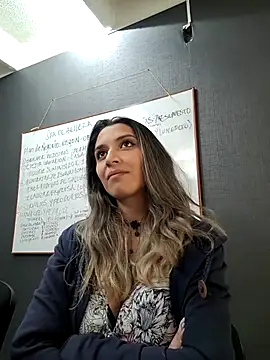 Snapshot of Isabella_Varella chatting on 03.11.25 Isabella Varella online show from 03.11.25