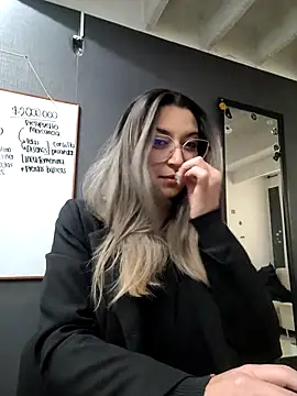 Snapshot of Isabella_Varella chatting on 03.13.25 Isabella Varella online show from 03.13.25