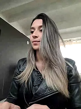 Snapshot of Isabella_Varella chatting on 03.17.25 Isabella Varella online show from 03.17.25