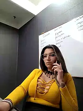Snapshot of Isabella_Varella chatting on 03.18.25 Isabella Varella online show from 03.18.25