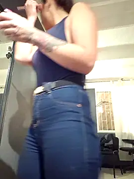 Snapshot of Isabella_Varella chatting on 09.11.25 Isabella Varella online show from 09.11.25