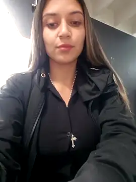 Snapshot of Isabella_Varella chatting on 09.30.25 Isabella Varella online show from 09.30.25
