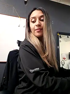 Snapshot of Isabella_Varella chatting on 10.14.25 Isabella Varella online show from 10.14.25