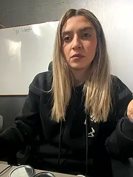 Isabella Varella online show from 01.09.26