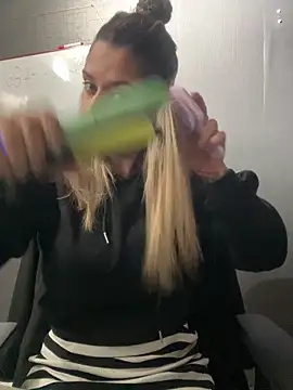 Isabella Varella online show from 02.04.26