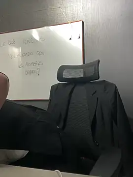 Isabella Varella online show from 02.12.26