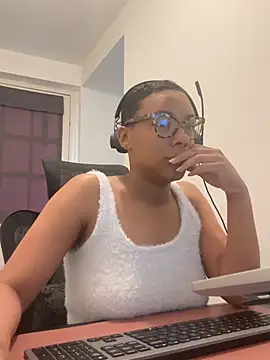 Snapshot of Melia_Rayne chatting on 04.21.26 Melia Rayne online show from 04.21.26