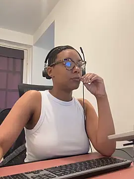 Snapshot of Melia_Rayne chatting on 04.22.26 Melia Rayne online show from 04.22.26