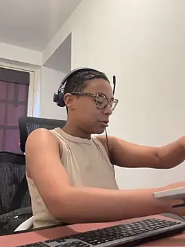 Snapshot of Melia_Rayne chatting on 04.24.26 Melia Rayne online show from 04.24.26