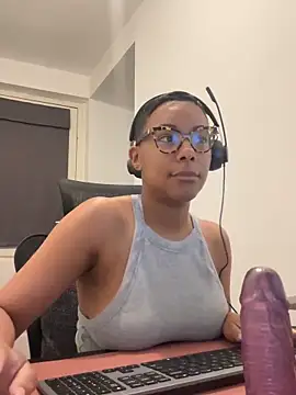 Snapshot of Melia_Rayne chatting on 04.28.26 Melia Rayne online show from 04.28.26