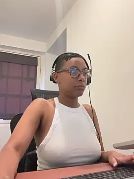 Snapshot of Melia_Rayne chatting on 05.06.26 Melia Rayne online show from 05.06.26