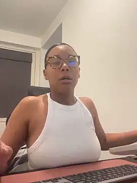Snapshot of Melia_Rayne chatting on 05.07.26 Melia Rayne online show from 05.07.26