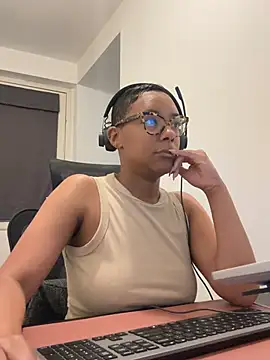 Snapshot of Melia_Rayne chatting on 05.11.26 Melia Rayne online show from 05.11.26