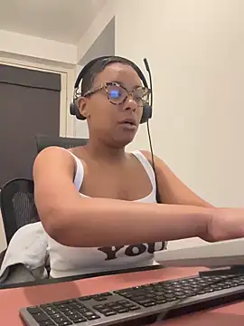 Snapshot of Melia_Rayne chatting on 05.14.26 Melia Rayne online show from 05.14.26