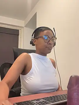 Snapshot of Melia_Rayne chatting on 05.18.26 Melia Rayne online show from 05.18.26