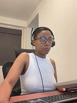 Snapshot of Melia_Rayne chatting on 05.19.26 Melia Rayne online show from 05.19.26