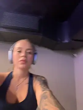 ValentinaMilann online show from 10.14.25