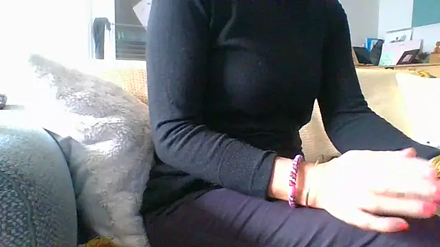 Valentinette online show from 11.17.25